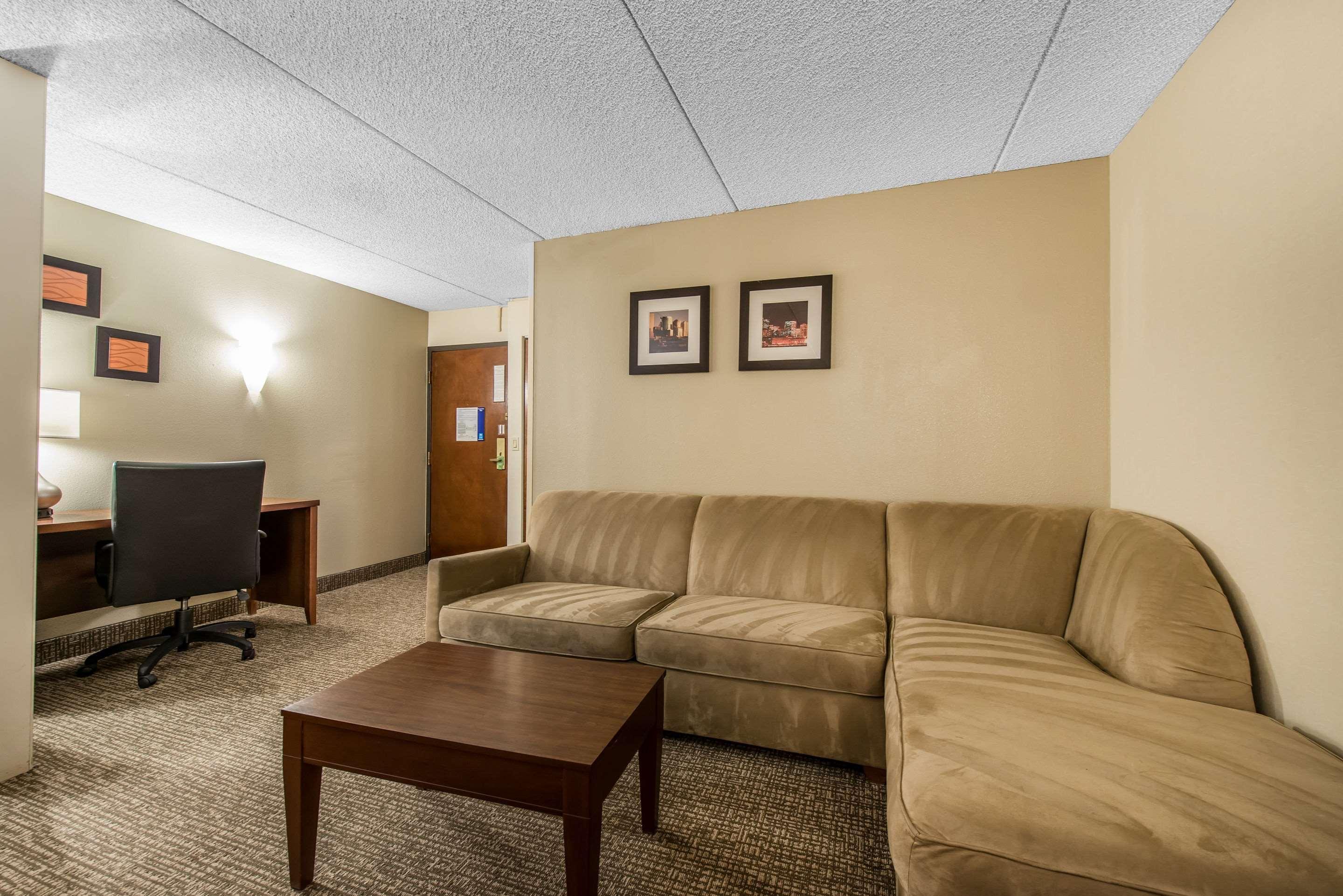 Comfort Inn & Suites Denver Northfield Exterior photo